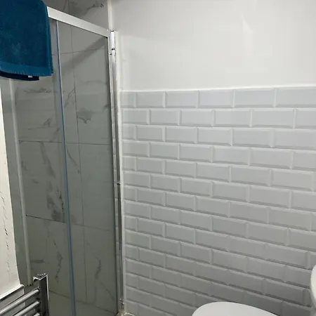 Stylish Studio Flat - Watford Junction - Harry Potter Exterior photo