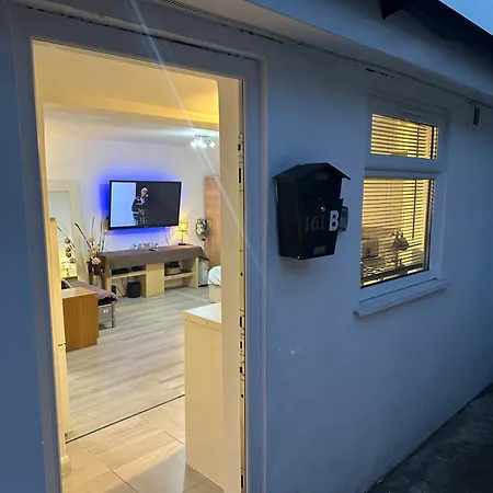 Stylish Studio Flat - Watford Junction - Harry Potter Exterior photo
